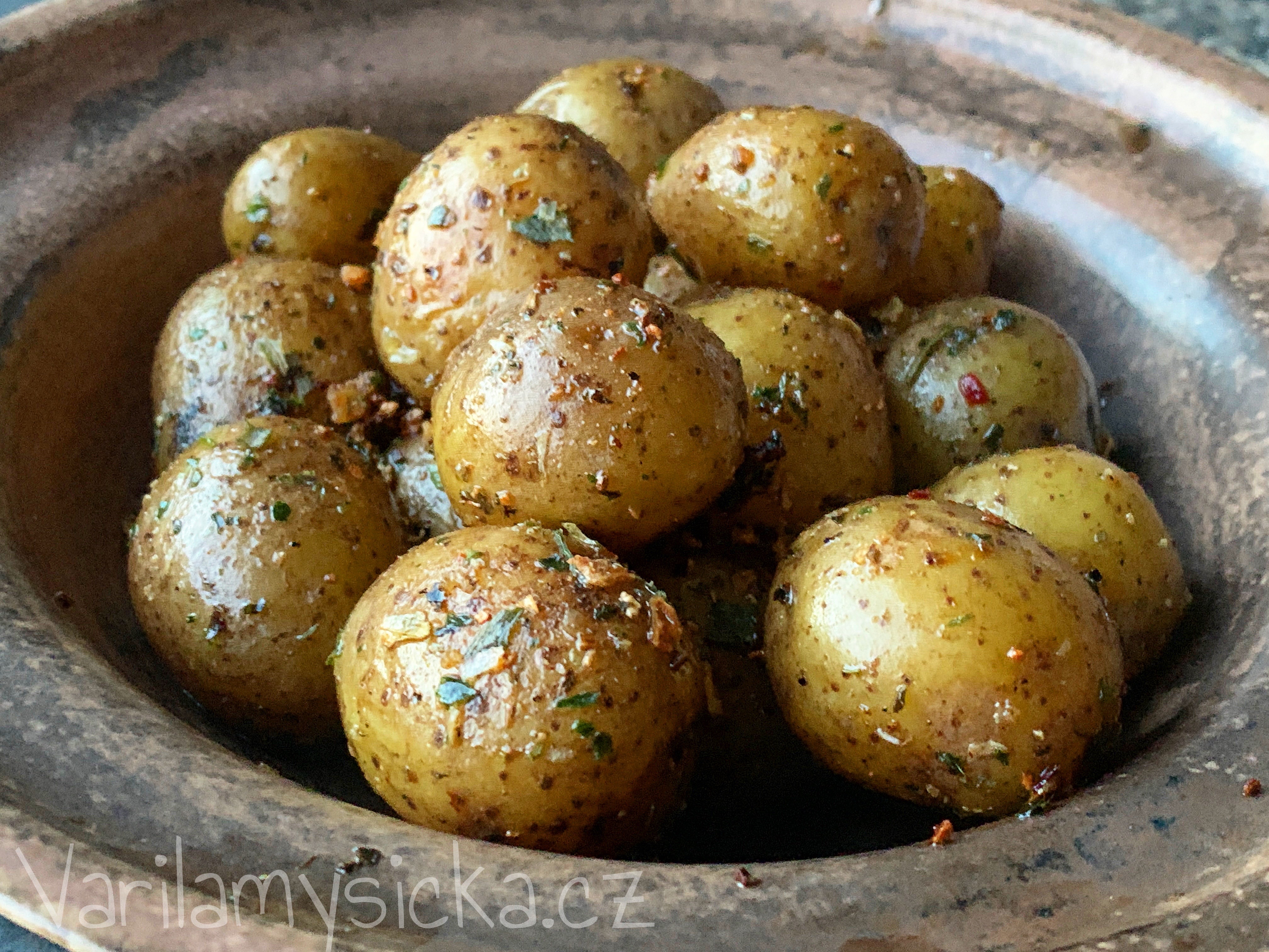 Jak vařit nové brambory ve slupce?