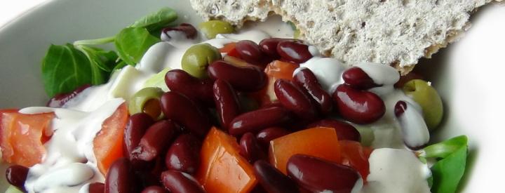 Zeleninový salát s domácím dresingem