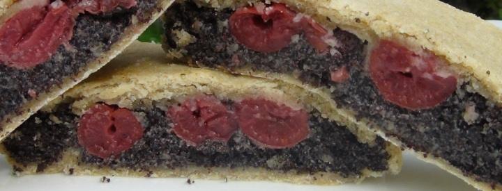 Celozrnný makový závin s višněmi