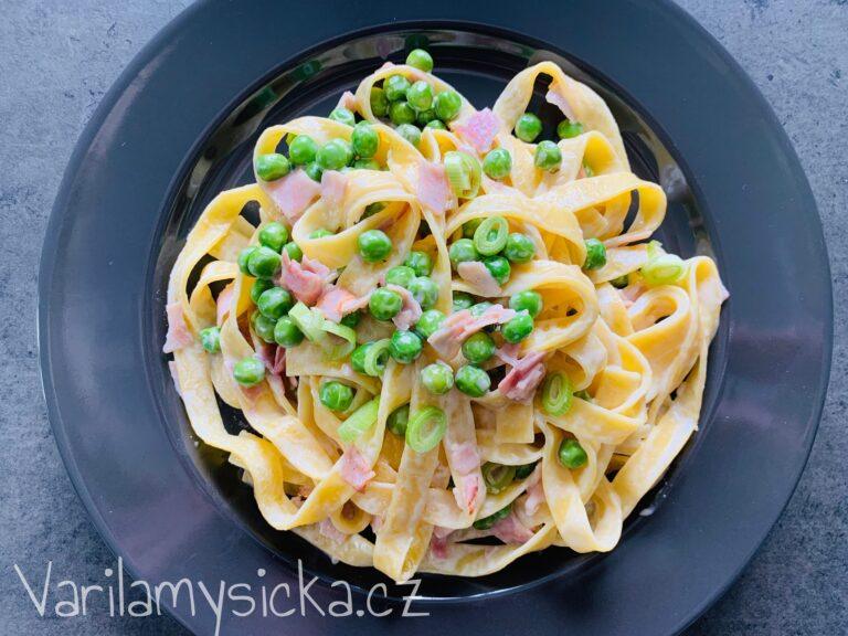 Tagliatelle se smetanou