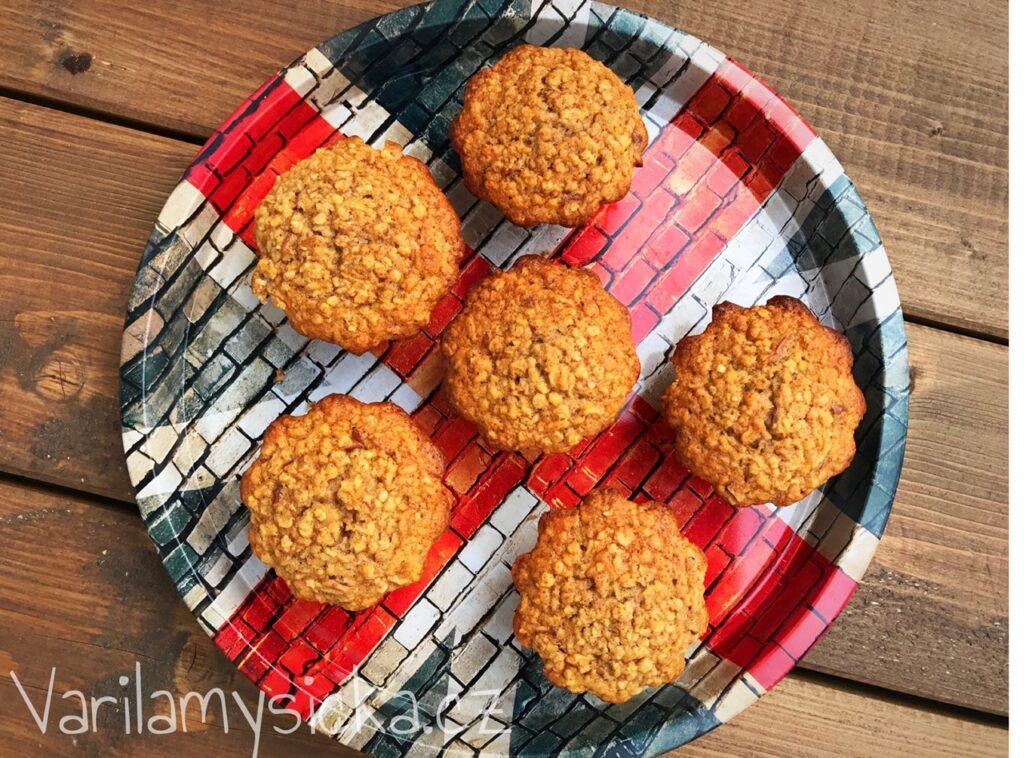 Úžasné jablečné muffiny s ovesnými vločkami a rozinkami