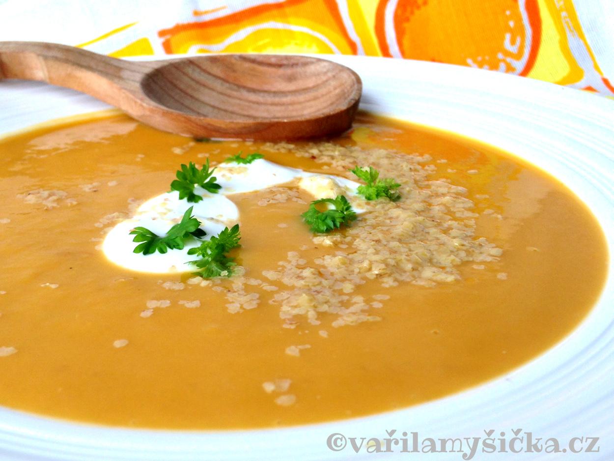 Polévka z máslové dýně