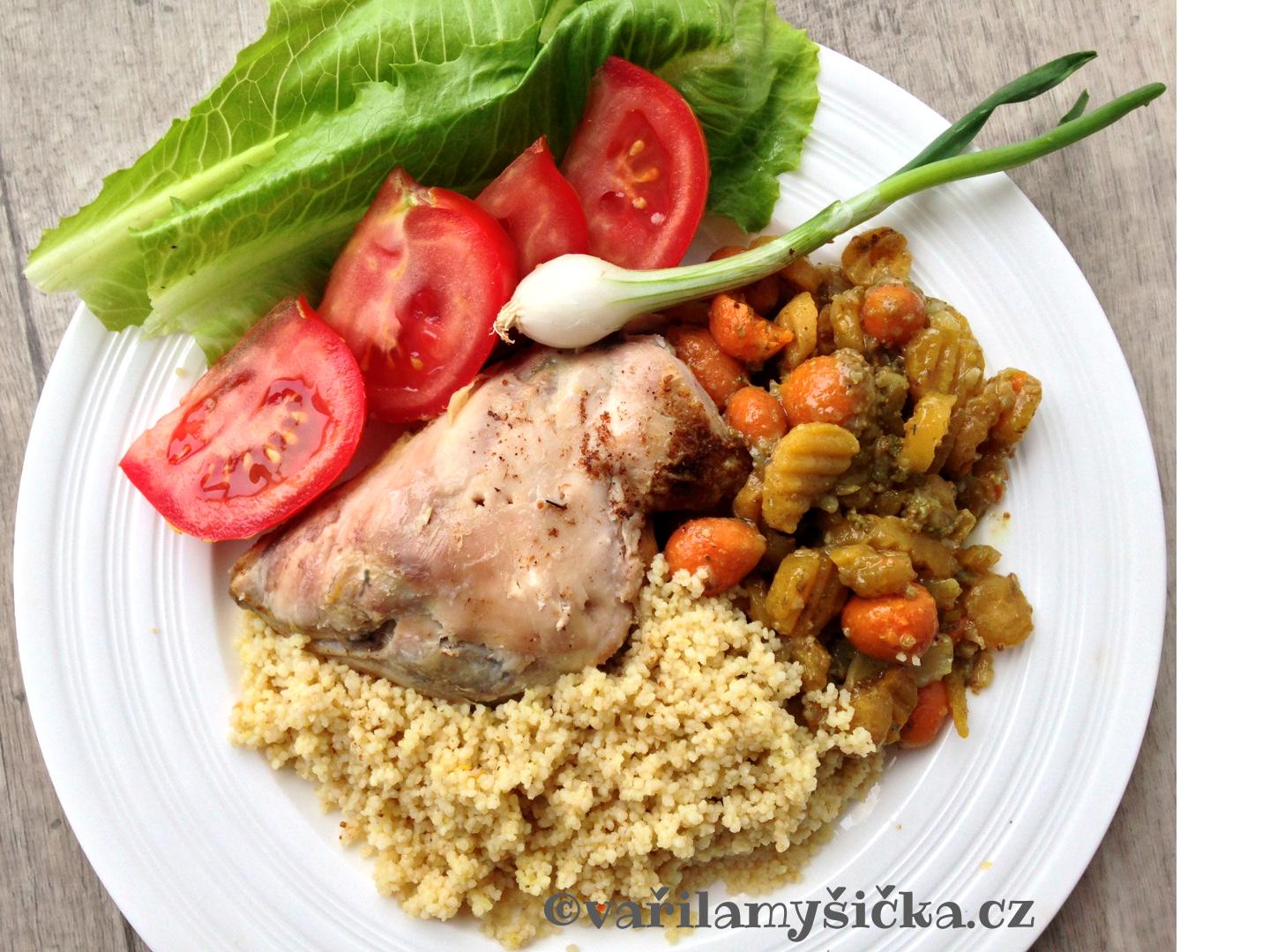 Kuřecí stehna na zelenině