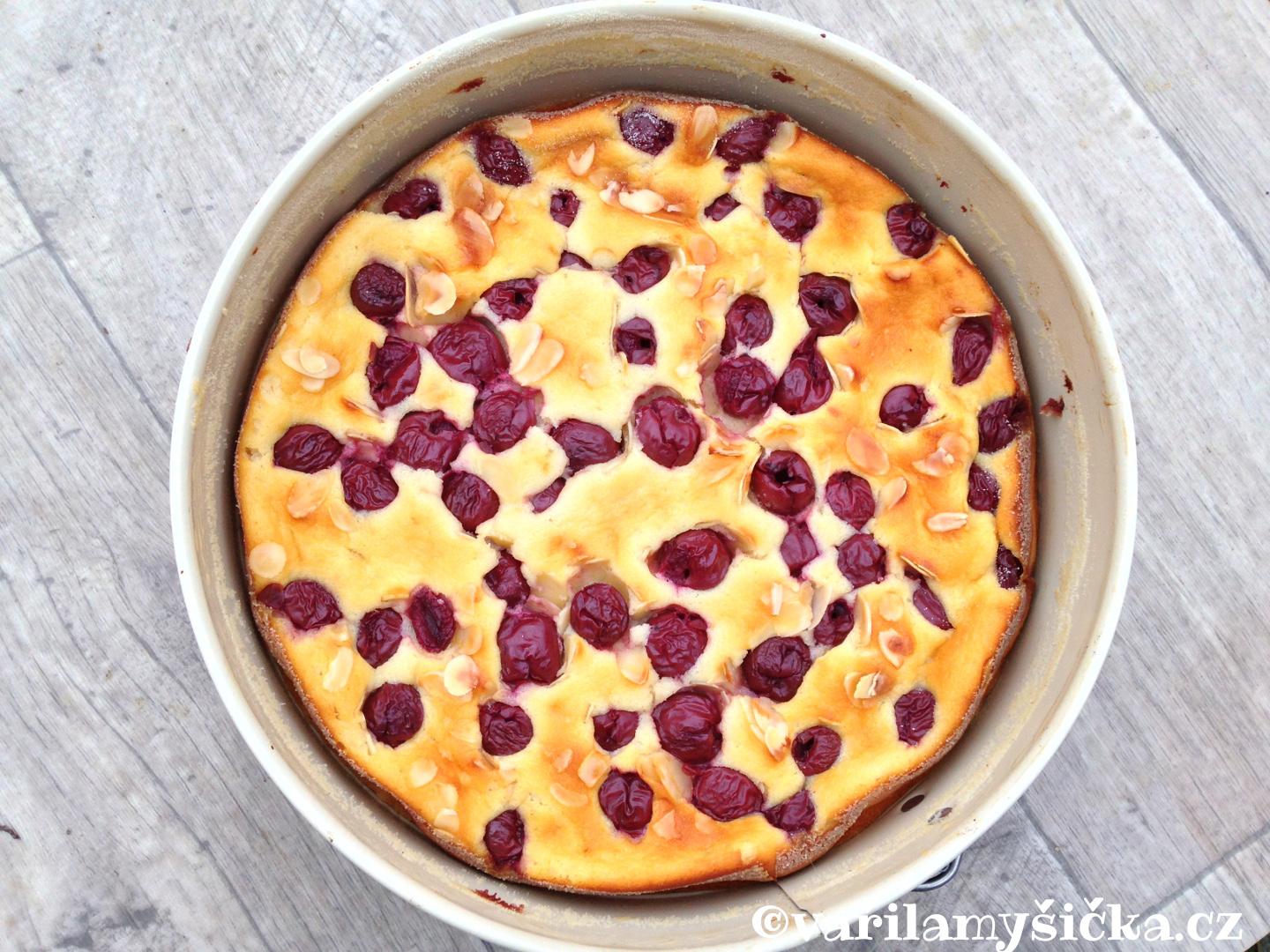 Lehký tvarožník s ovocem