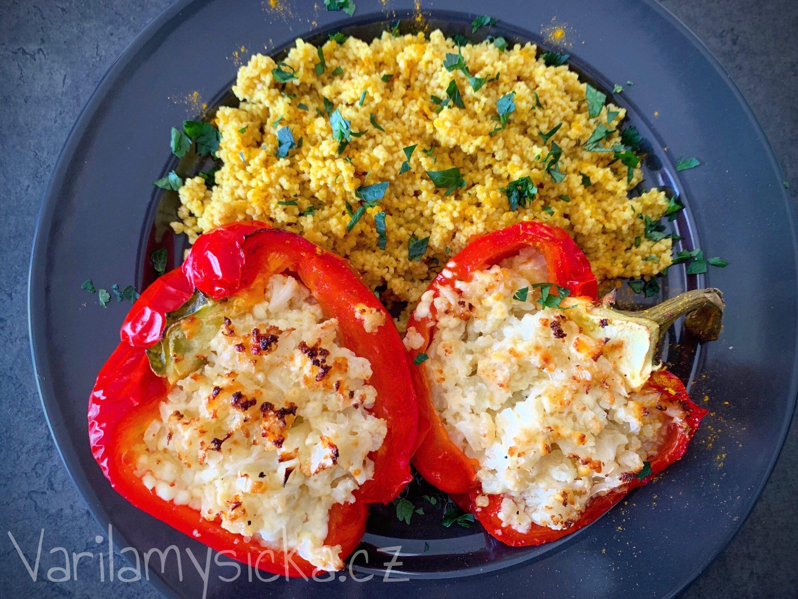 Červené papriky zapečené se sýrem