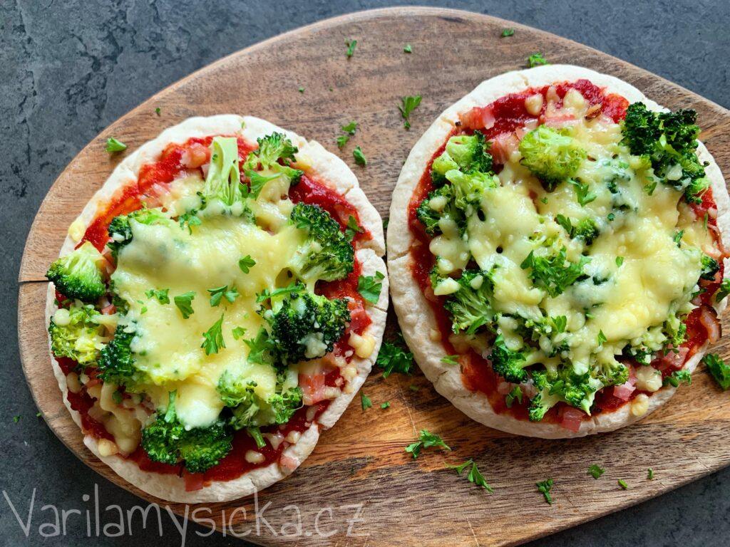 Pizza z chleba pitta