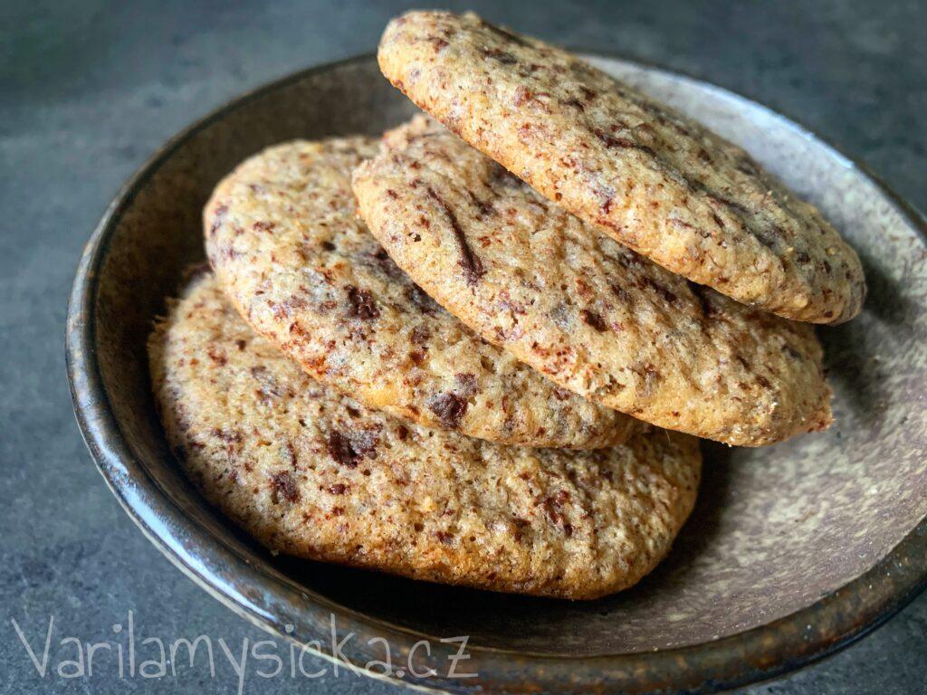 Sušenky cookies s hořkou čokoládou