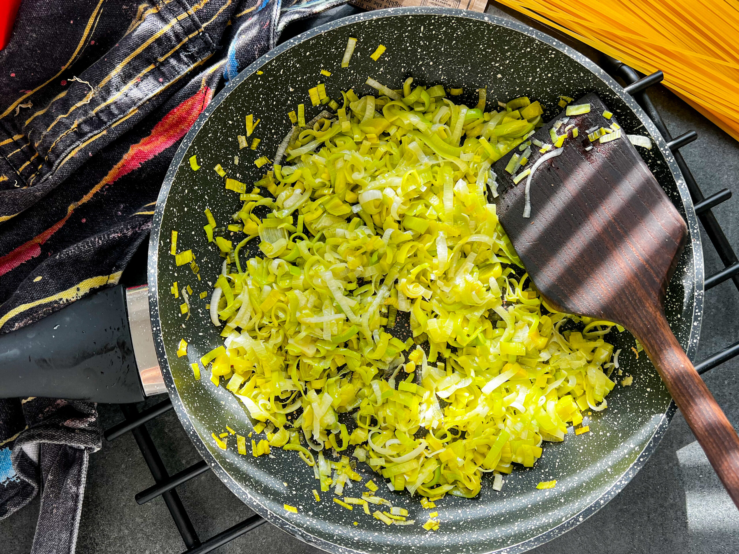 Pórek dušený na pánvi