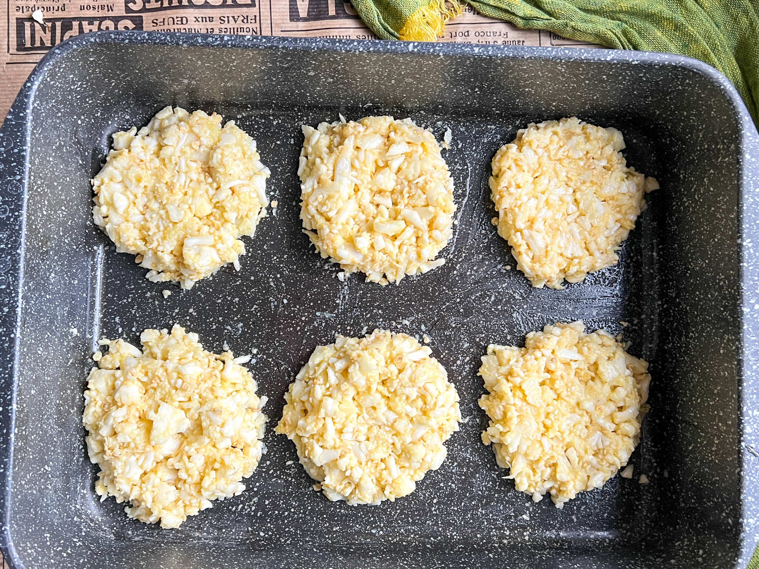 Květákové placičky před upečením