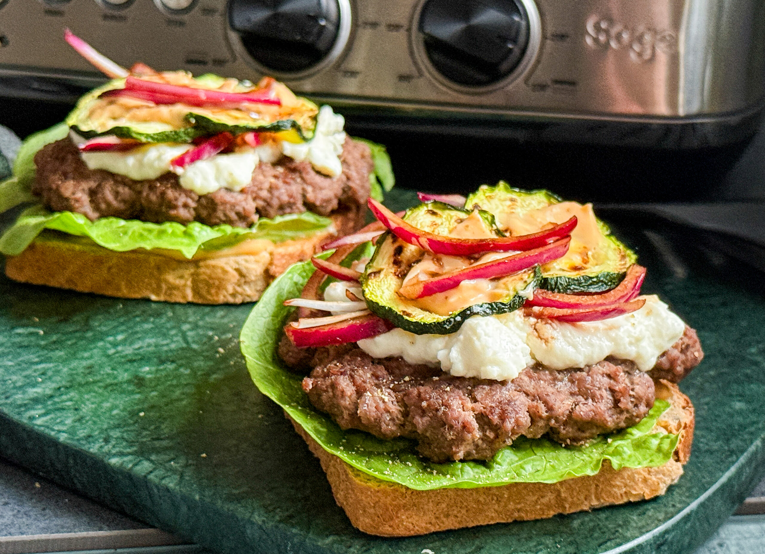 Hovězí burger se zeleninou